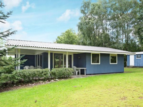 Two-Bedroom Holiday home in Fårvang 3